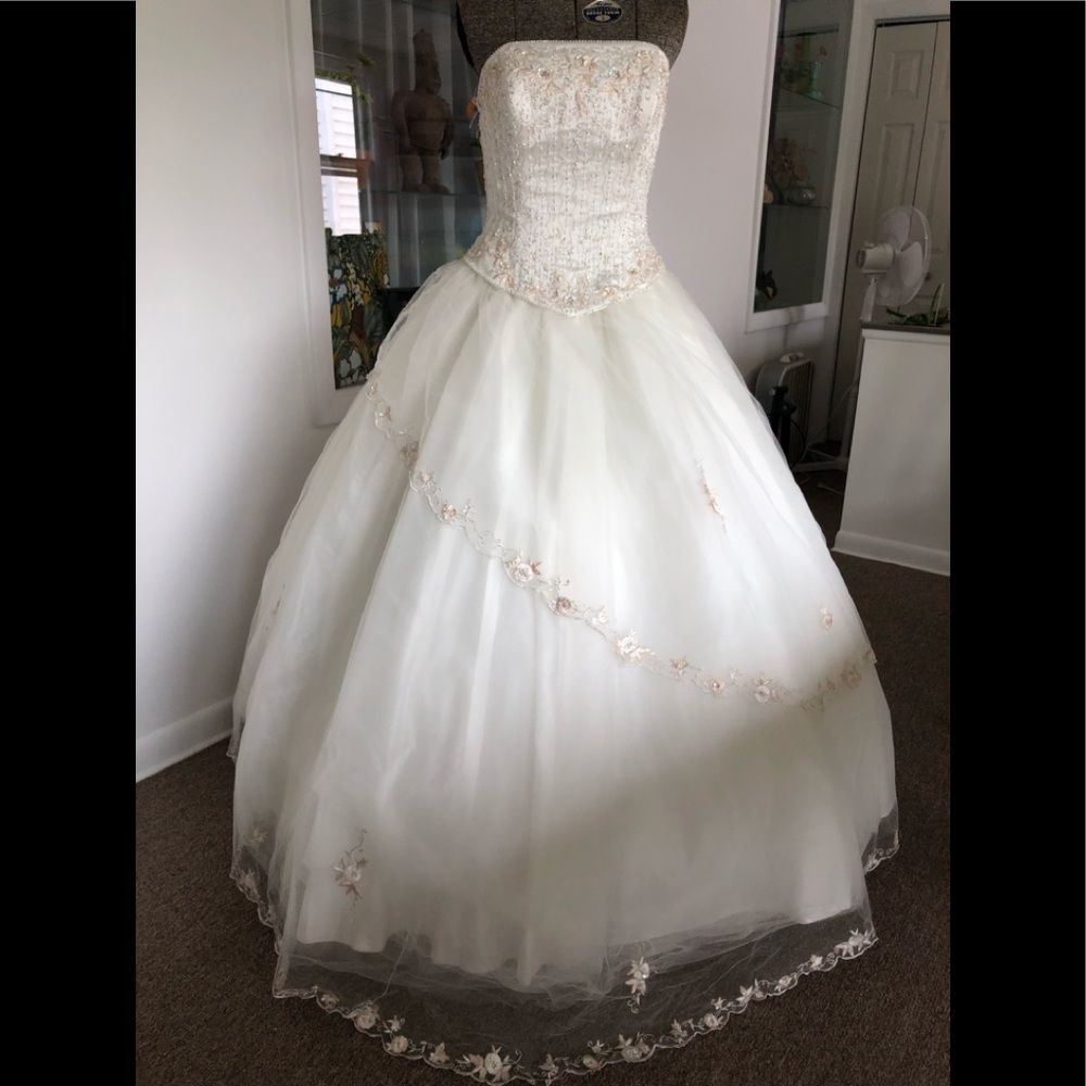 Wedding/prom/quince dress